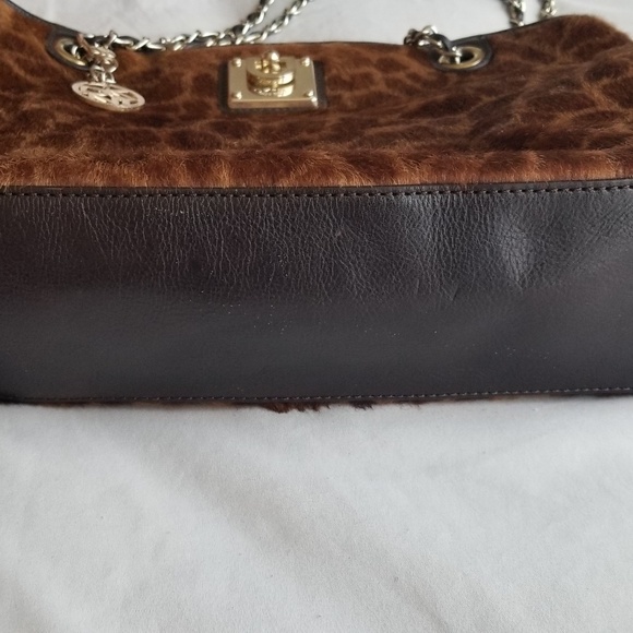 DKNY Giraffe Handbag - Picture 5 of 5